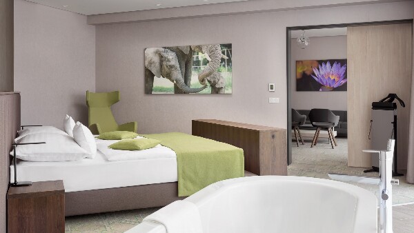 Hunguest Hotel Sóstó, apartament typu suite (2 przestronne pokoje z wanną z hydromasażem i zestawem do parzenia kawy)