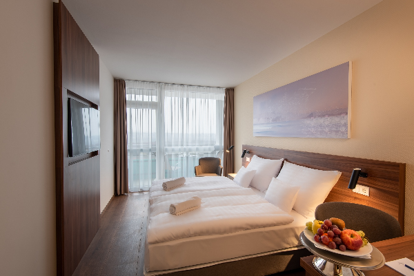 Hunguest Hotel Panoráma, Dvoulůžkový pokoj typu Superior s výhledem na jezero